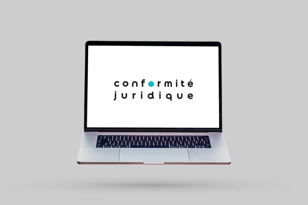 Conformité RGPD Maikkom – Sites web conformes protection données | Agence web juridique Maikkom conformité juridique RGPD - Ordinateur portable affichant conformité juridique RGPD protection données